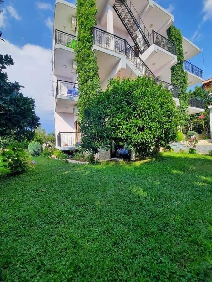 Green Apartments Ksamil Esterno foto